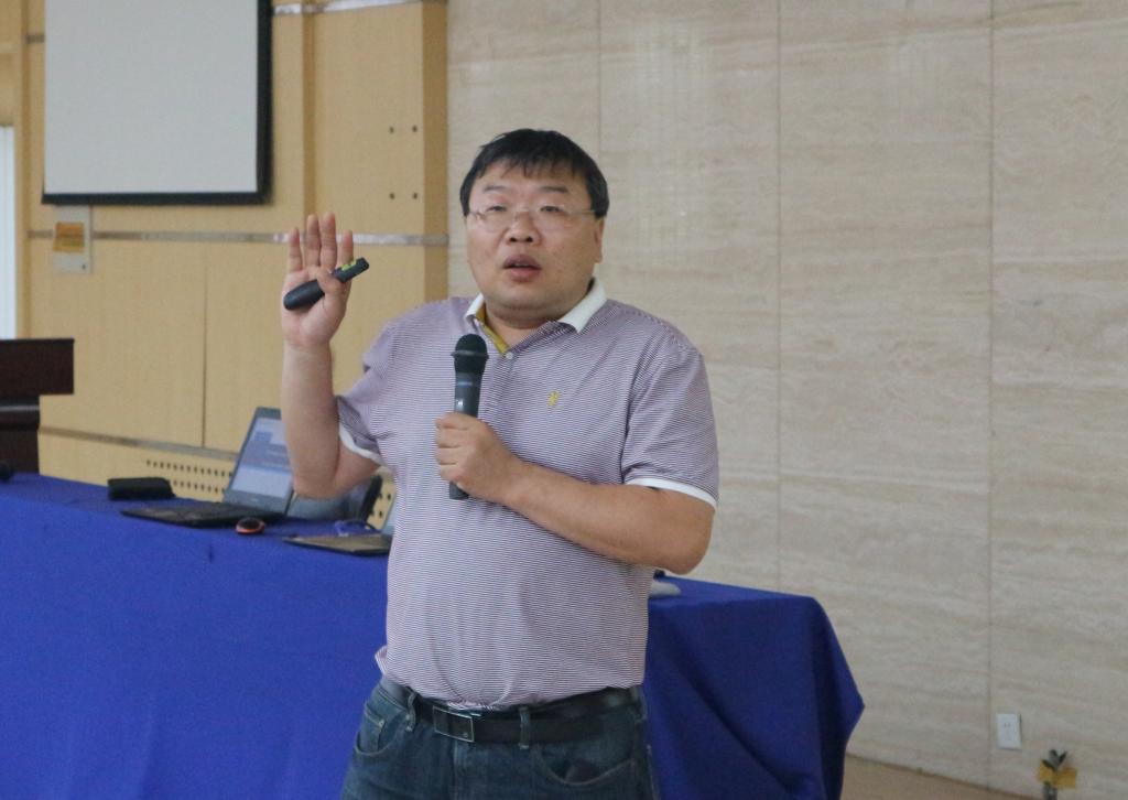 陈景升教授作报告