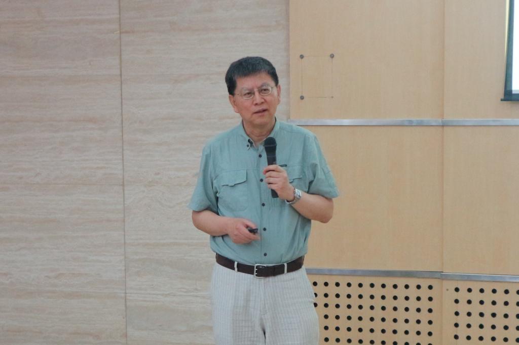 张绳百教授作报告