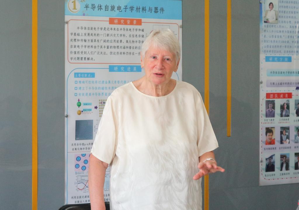 Gillian A. Gehring教授作报告