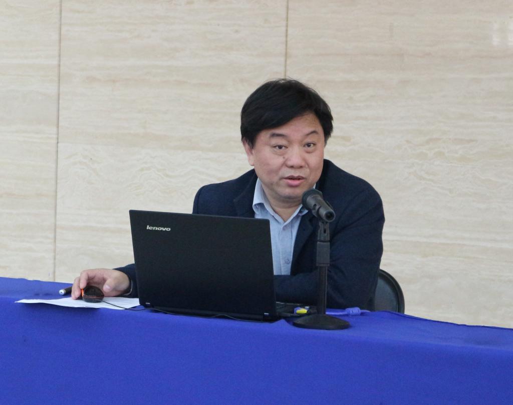 胡文彬教授作报告