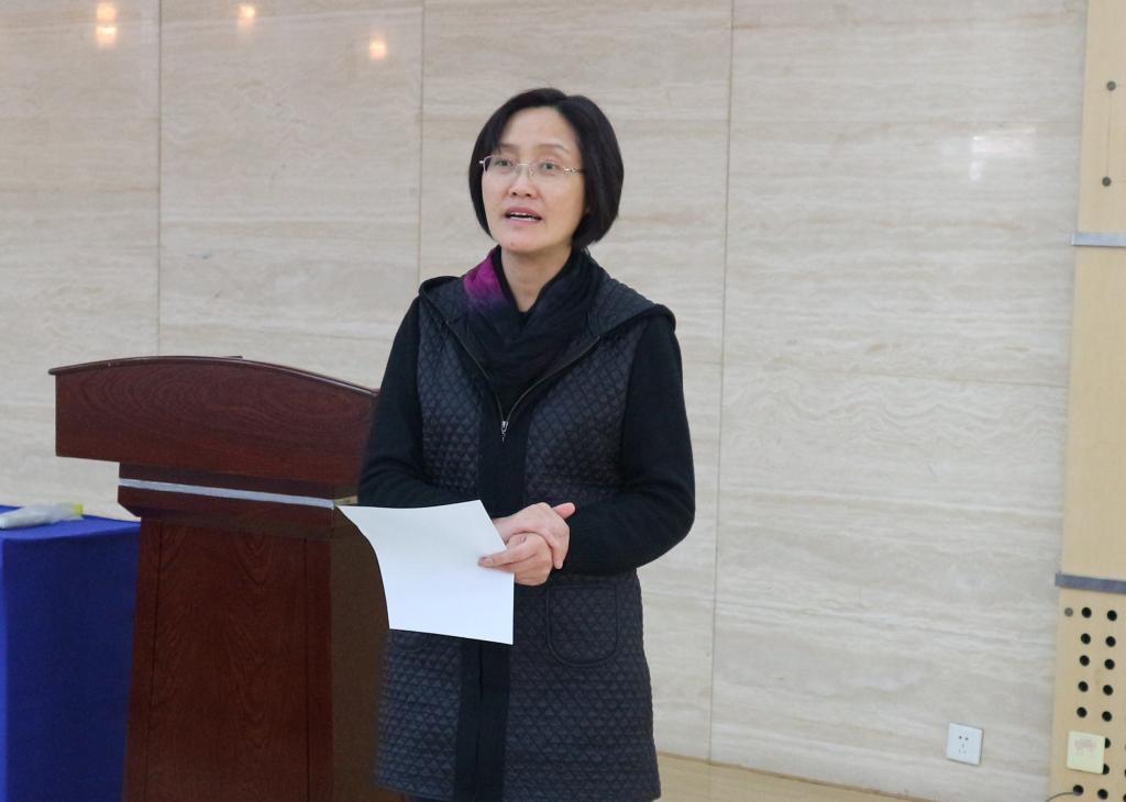 副校长许小红教授主持报告会