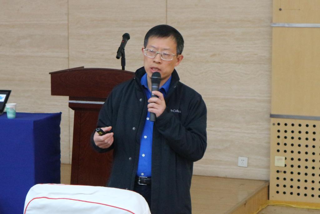 吴明忠博士作报告